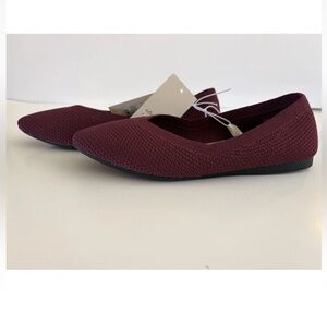 Women’s Size 6 A NEW DAY Slip-On Knit Ballet Flats - Burgundy